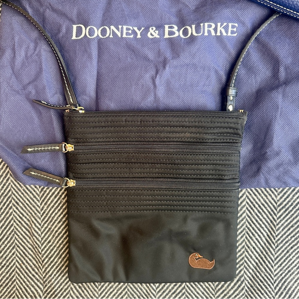 DOONEY & BOURKE lot of 3 items: purse, wallet, travel bag, wristlet, crossbody - Picture 6 of 12